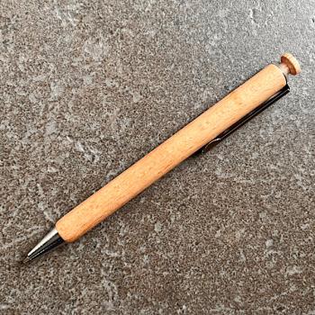 Kugelschreiber mit Holzknopf