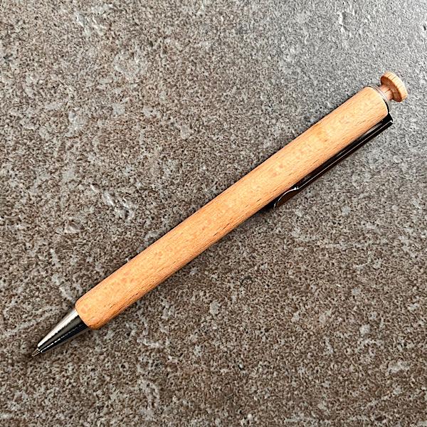 Kugelschreiber mit Holzknopf